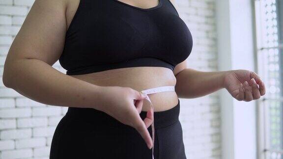 体型大的女人测量肚子