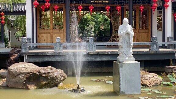 有孔子像的中国园林