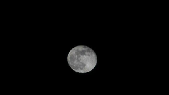 月亮间隔拍摄