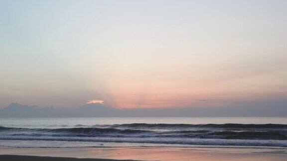 日出的海边