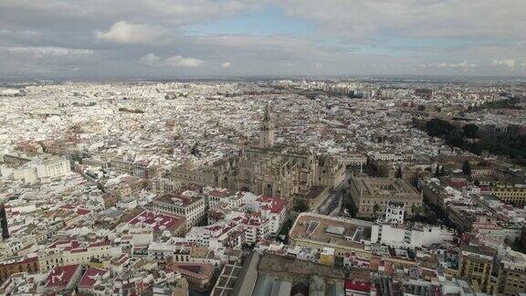 从空中俯瞰美丽的塞维利亚城市景观主要景点西班牙