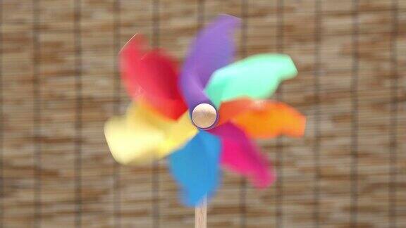 色彩鲜艳的玩具纸风车