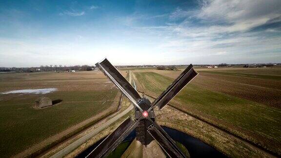 航拍荷兰传统风车