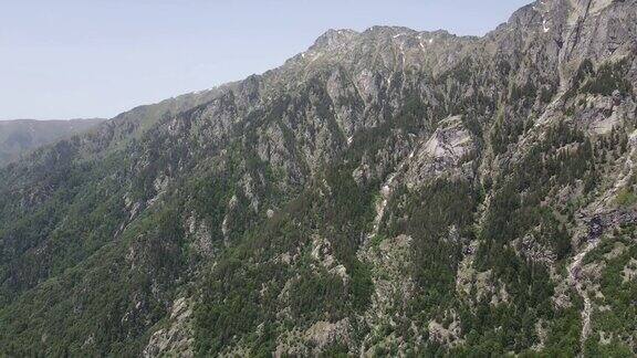 保加利亚基里洛瓦波利亚纳(西里尔草甸)附近瑞拉山的鸟瞰图