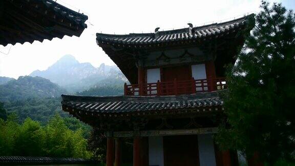中国古寺建筑在山林、竹山丘陵