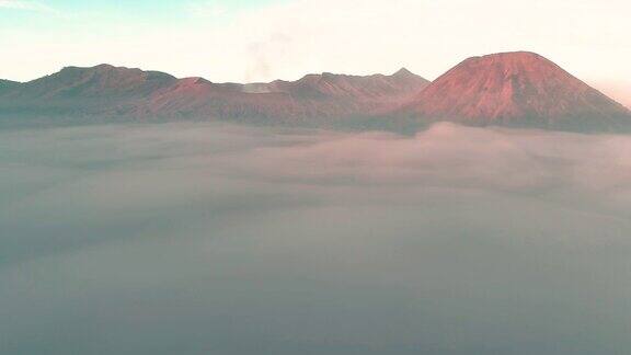 从空中360度俯瞰在黄金时间印尼的布罗莫山