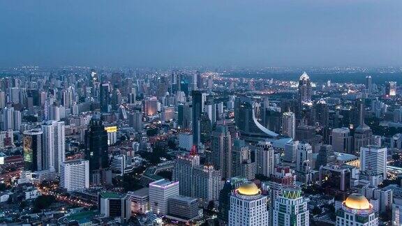 从白天到夜晚的时间延时4K:曼谷市中心的城市景观