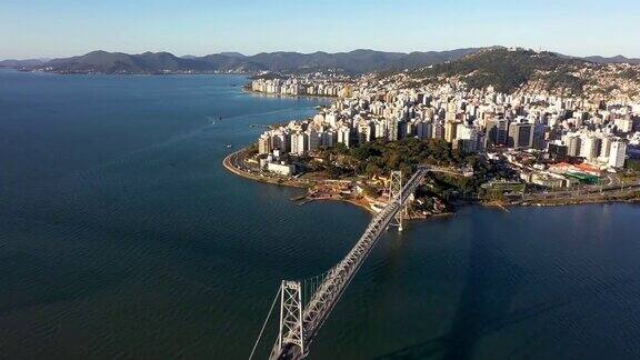 巴西圣卡塔琳娜州Florianópolis市旅游地标全景鸟瞰图