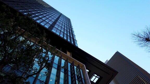 东京市景写字楼和天空的背景