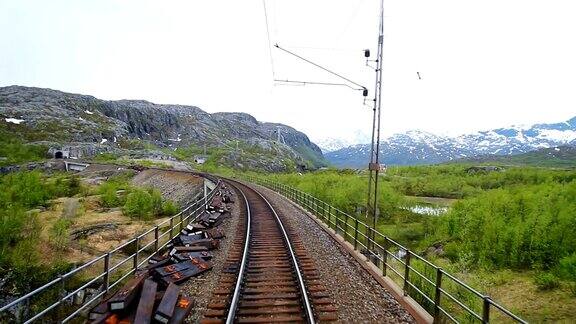 POV火车在瑞典拉普兰的阿比斯科国家公园