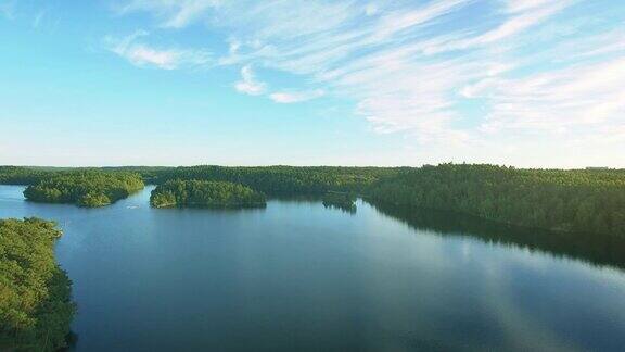 在瑞典的湖空中立交桥