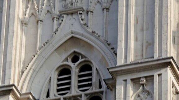 威斯敏斯特教堂墙上美丽的雕塑
