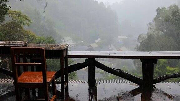 慢镜头雨天的场景