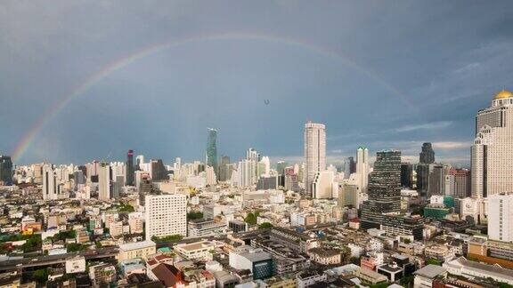 雨后天空中的彩虹泰国曼谷