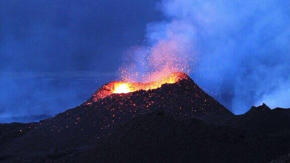 喷发的火山