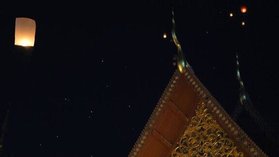 泰国清迈省彝蓬节古庙上的浮灯