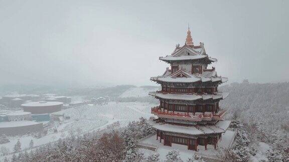 中国山东省威海市华夏山海市塔在大雪中