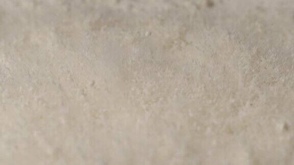 MACRO:白色小麦粉喷溅-慢镜头