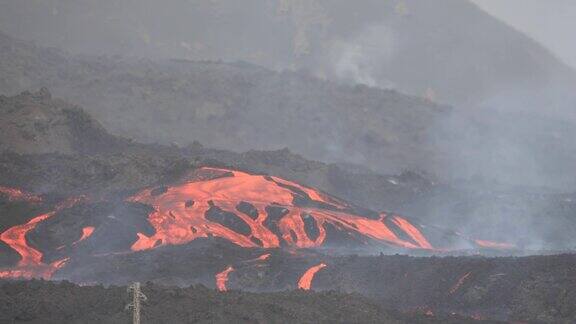 熔岩流摧毁了“ElParaíso”来自拉帕尔马的Tajuya康伯利维亚火山爆发10／18／2021