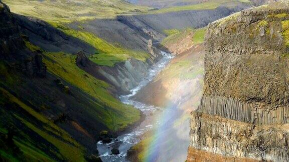 冰岛峡谷中的海夫斯瀑布