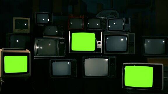 三个复古电视打开绿色屏幕蓝钢色调4K