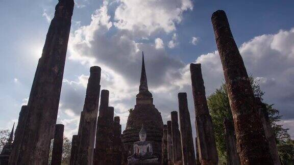 4k时间向下倾斜泰国素可泰历史公园的萨西寺