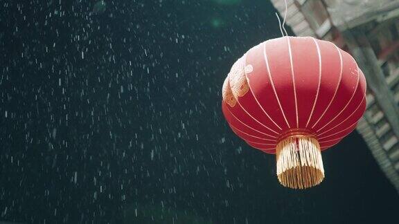 雪夜的中国传统红灯笼