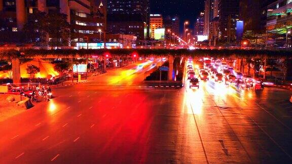 夜间的城市交通