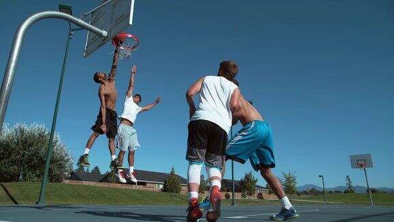 朋友们打篮球的超级慢动作镜头