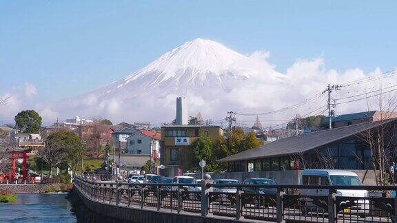 日本静冈县Fujinomiya市的富士山景色