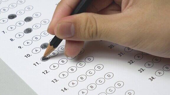 学生手工测试做考试测试与标准化的测试形式和答案冒泡