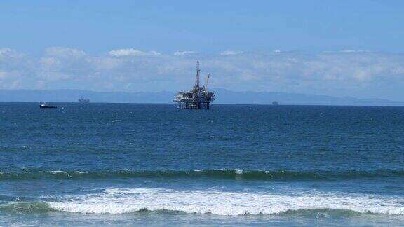 太平洋上的海上石油钻井平台