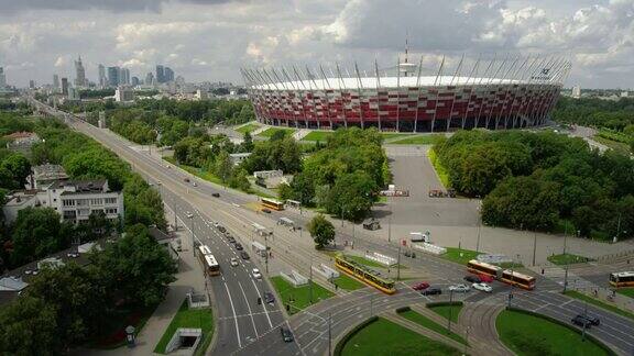 市中心鸟瞰图大十字路口和华沙国家体育场