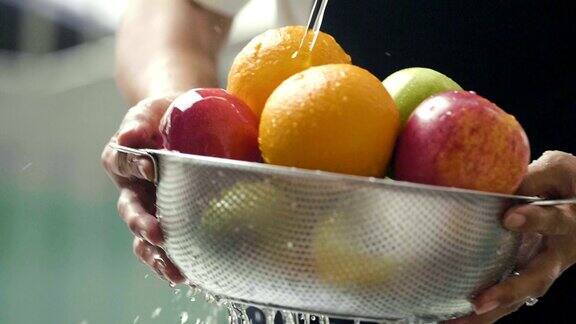 节食:用手洗水果健康饮食
