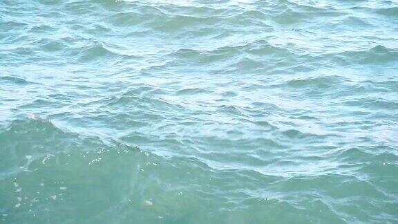 温柔的海浪在海上