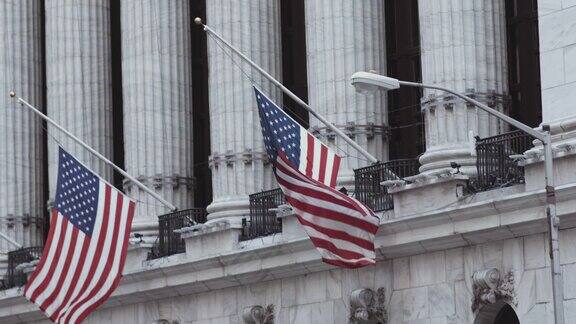 纽约证券交易所上方的旗帜