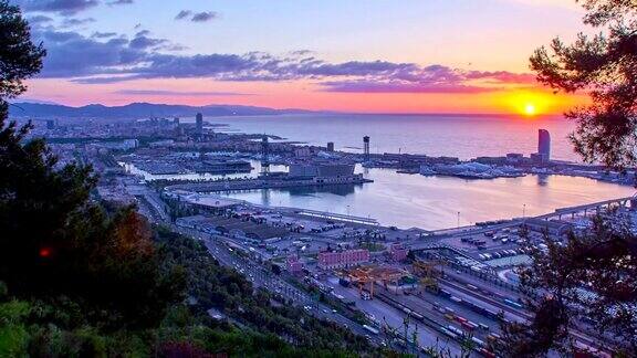 从山上看巴塞罗那的港口