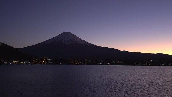 在川口湖的富士山