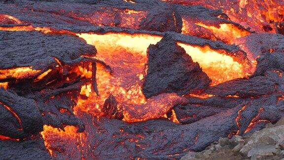 火山喷发熔岩流动
