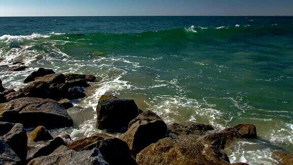 海滩和岩石