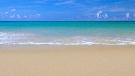 美丽的白色沙滩和安达曼海的绿松石海水