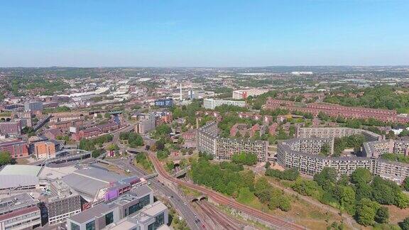 英国谢菲尔德:英国城市鸟瞰图现代高层建筑林立的城市中心从上空俯瞰英国的全景景观