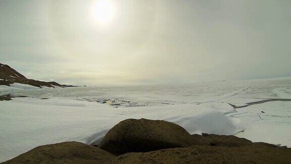 南极洲的冰海岸景观