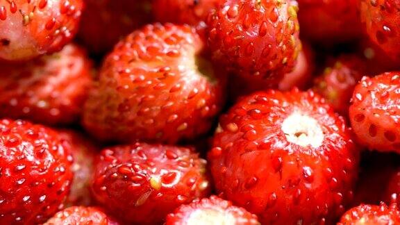 甜熟草莓的浆果