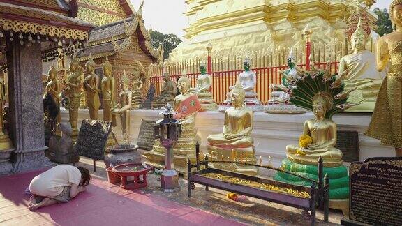 泰国清迈公共场所佛像阿特玛哈普的历史纪念佛教公园