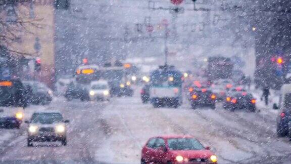 冬季城市交通降雪