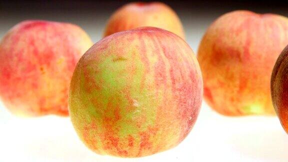 多莉:新鲜甜美的桃子背景水果