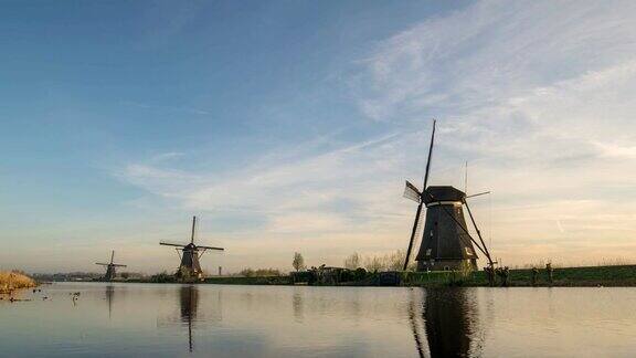 荷兰Kinderdijk村的风车日出时间4K时间间隔