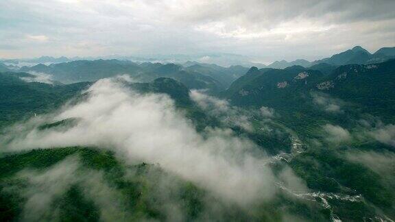 中国贵州安顺清晨山河鸟瞰图