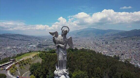 LomaElPanecillo有翼圣母雕像基多厄瓜多尔无人机鸟瞰图